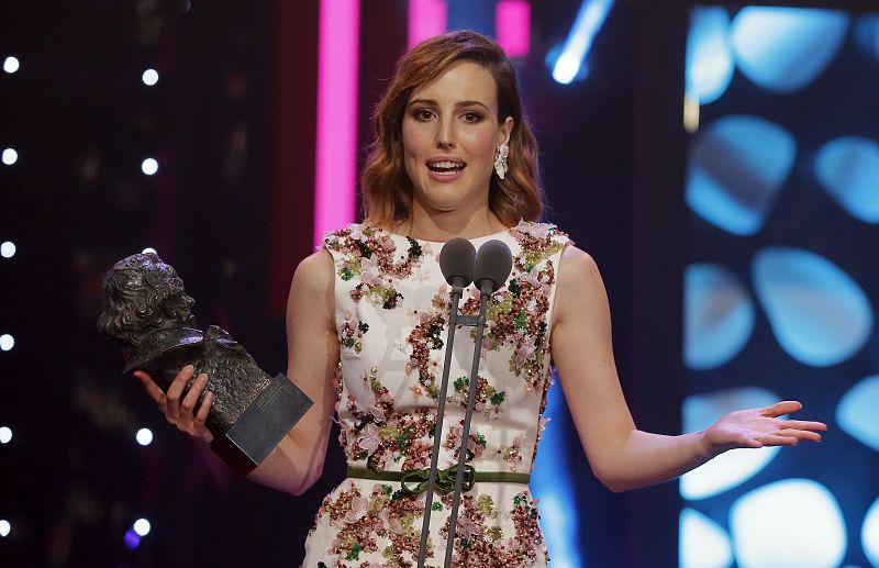 La actriz Natalia de Molina recibe el Goya a la mejor actriz por su papel en "Techo y Comida"
