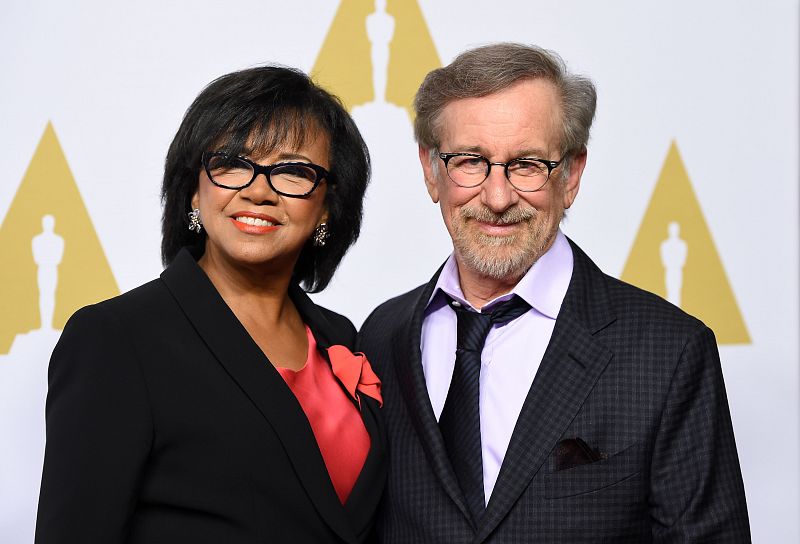 La presidenta de la Academia, Cheryl Boone Isaacs y el director Steven Spielberg.