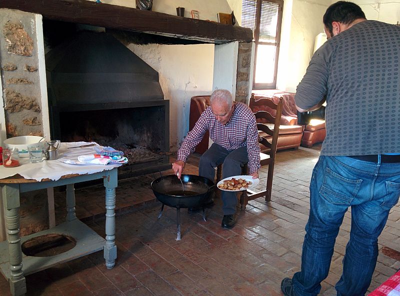 Joaquín Amador nos preparó gachas en Montiel