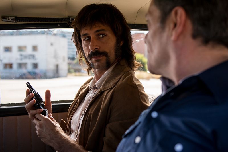 Pacino se reúne con su padre y recibe su pistola