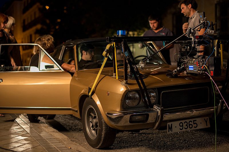 Montaje de las cámaras encima del coche de Pacino para grabar un plano