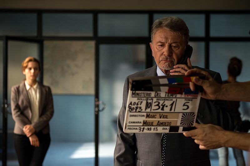 Jaime Blanch a punto grabar una escena en el despacho de Salvador