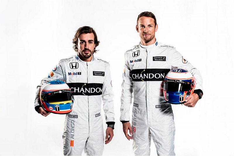 Alonso y Button, los dos pilotos oficiales de McLaren.