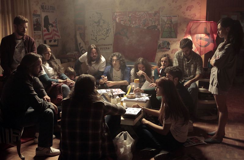 Cuéntame cómo pasó - Los pacifistas, en casa de Carlos