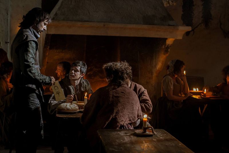  Pacino busca a los ingleses con un retrato por las tabernas del siglo XVII