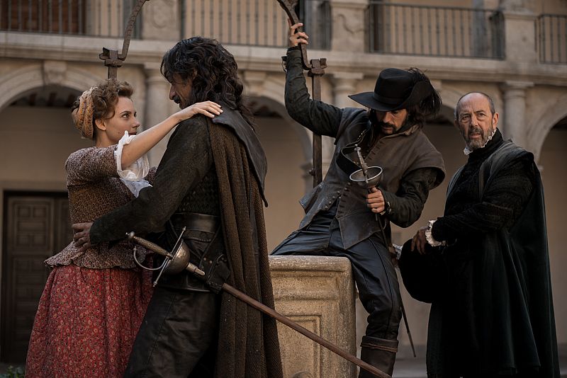 Gil Pérez recibe a Amelia, Alonso y Pacino en el siglo XVII