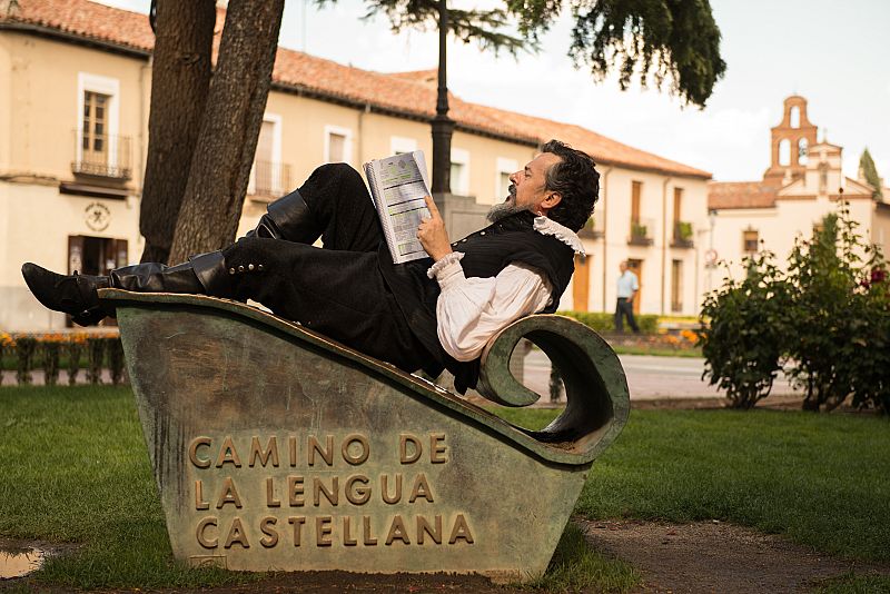 Pere Ponce repasa el guión en el camino de la lengua castellana.