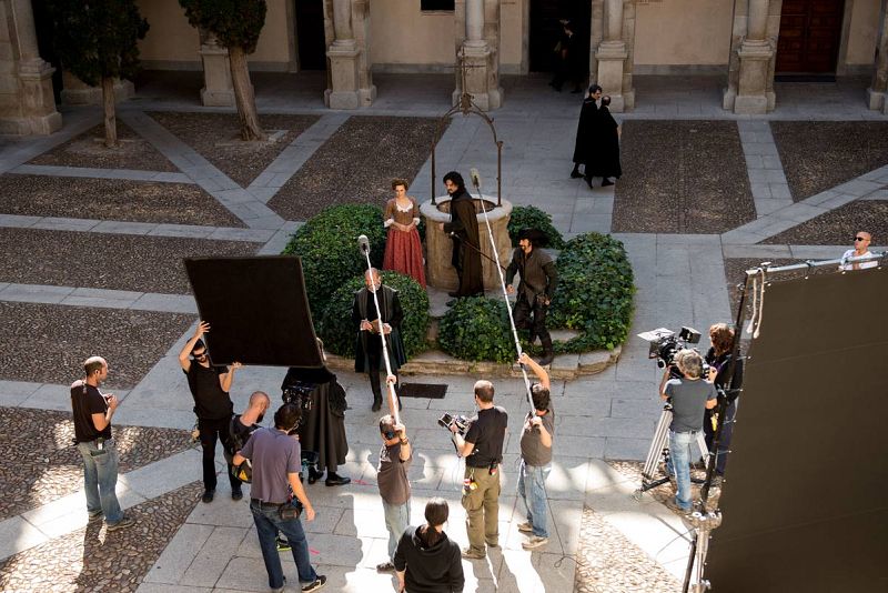  Las cámaras graban la llegada de la patrulla al siglo XVII.