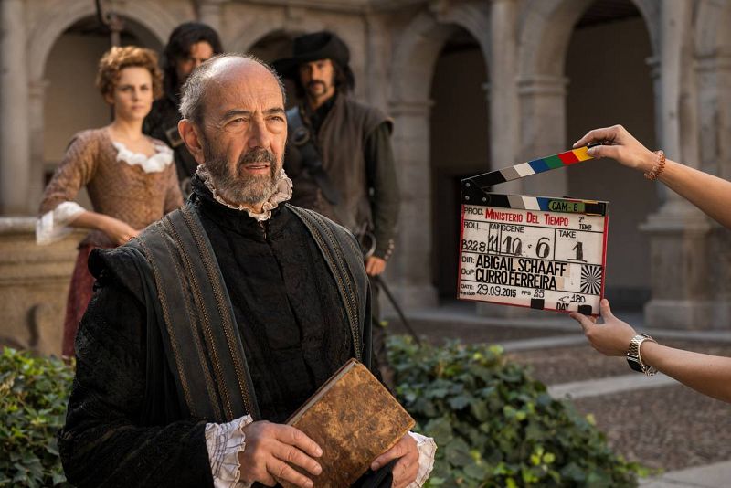  Gil Pérez apunto de grabar una escena con la patrulla a su llegada al siglo XVII.