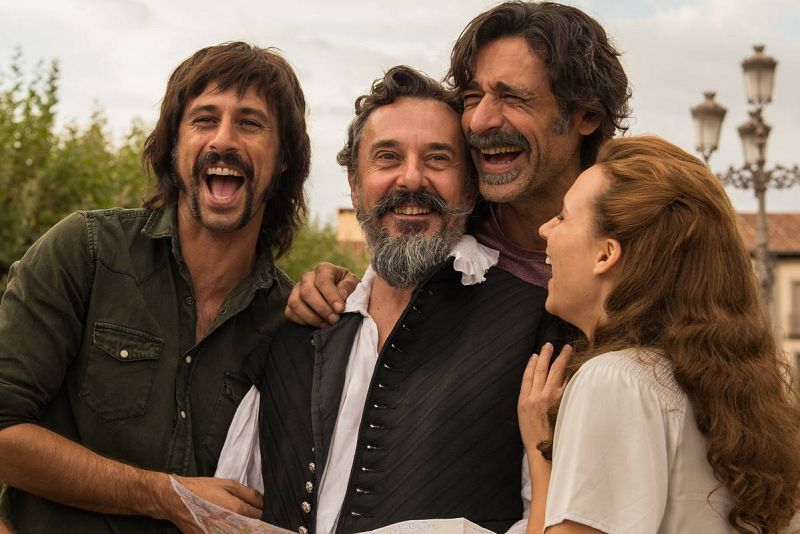  Hugo Silva, Aura Garrido y Nacho Fresneda ríen junto a Pere Ponce durante el rodaje