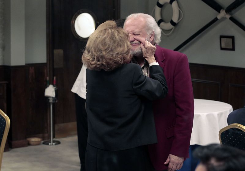 Cuéntame cómo pasó - Miguel y la madre de Olmedilla