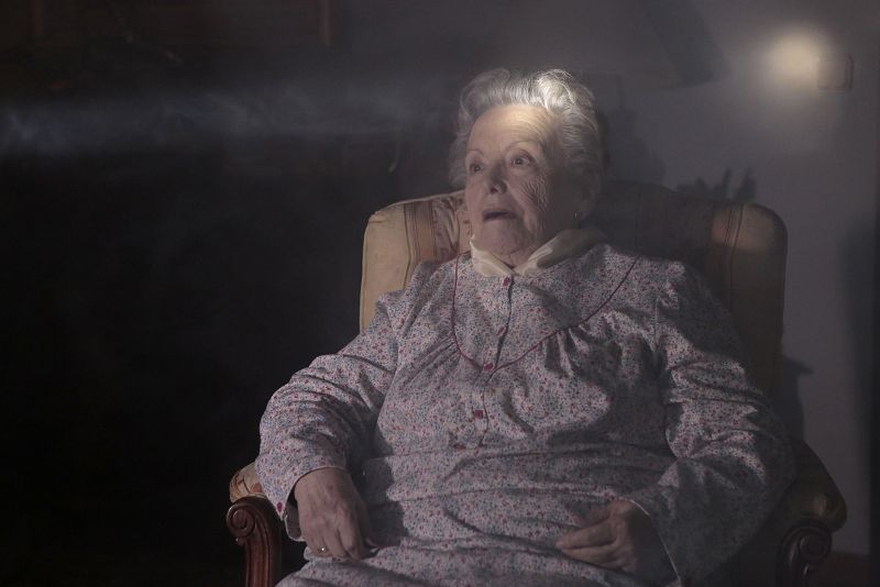 Cuéntame cómo pasó - Herminia cree que presencia un milagro