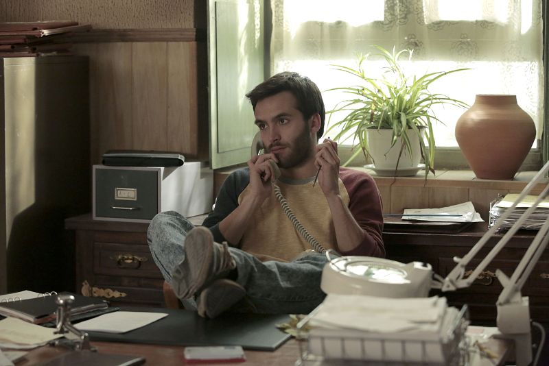 Cuéntame cómo pasó - Carlos, en el despacho