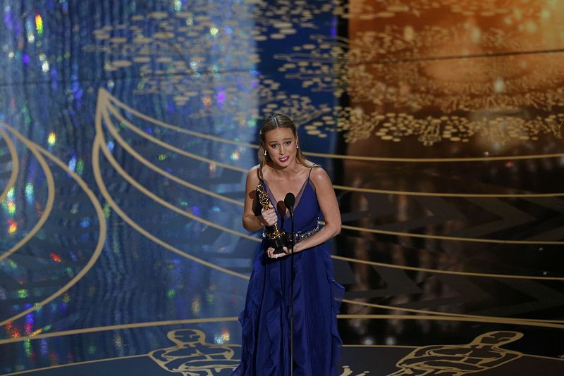 Brie Larson se emociona al recibir el Oscar a mejor actriz por 'La habitación'