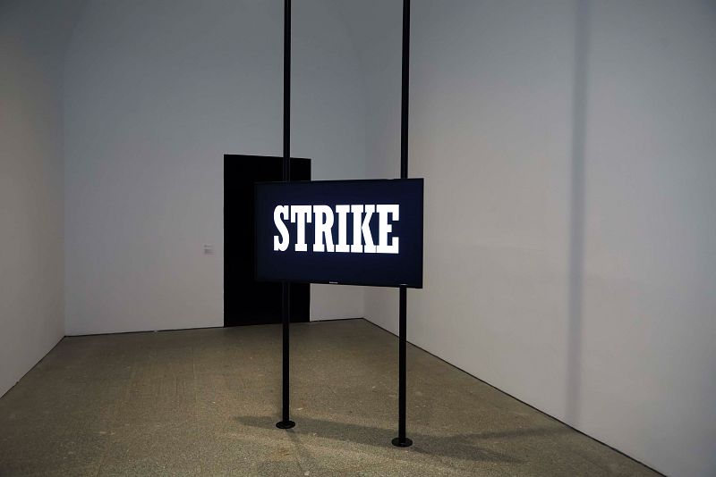 Strike (Hito Steyerl, 2010)