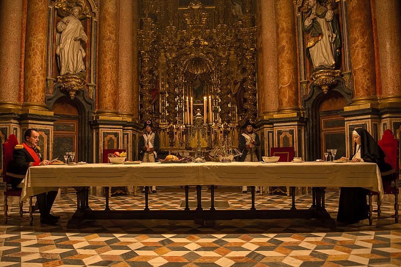 Napoleón cena con la abadesa, como dice la Historia
