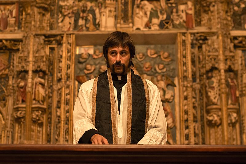Pacino dice la misa del gallo en el monasterio