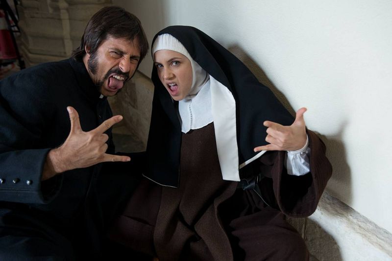  Entre escena y escena siempre ha tiempo para la diversión, como hacen Hugo SIlva y Aura Garrido