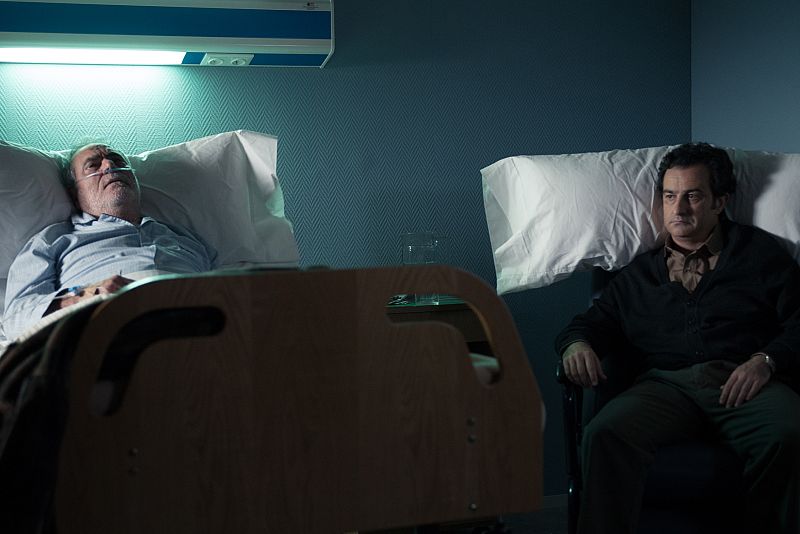 Germán, el bedel del Ministerio, recuerda a su padre en el hospital