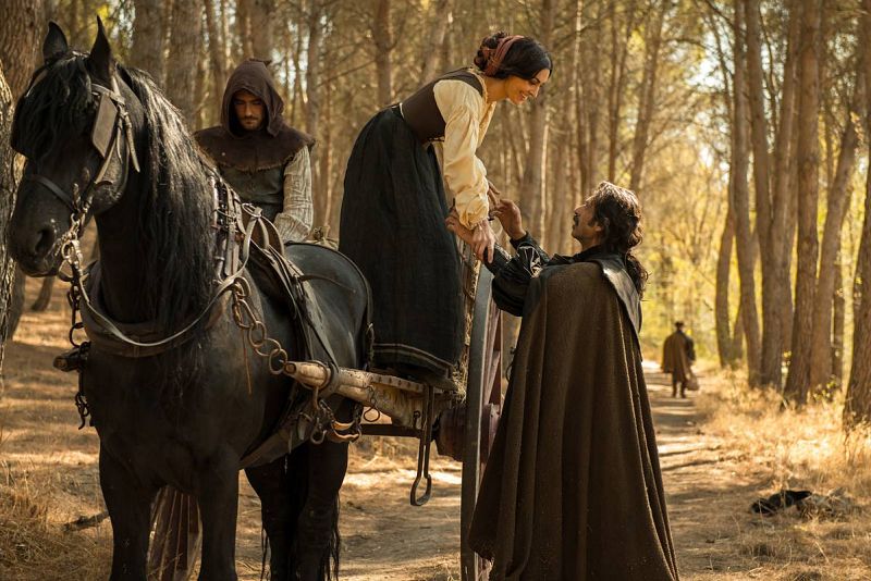  Alonso se reencuentra con Blanca cuando esta regresa a Sevilla