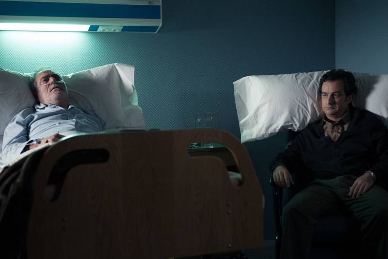  Germán, el bedel del Ministerio, recuerda a su padre en el hospital