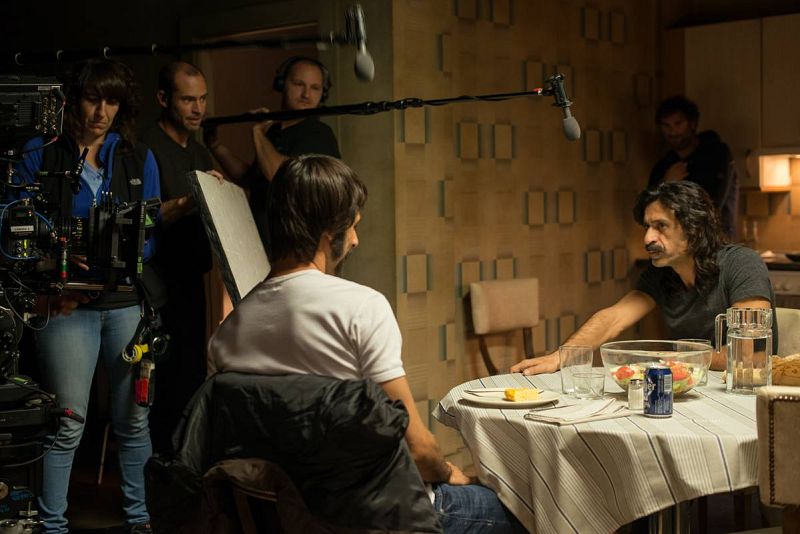  Las cámaras graban la convivencia de los dos funcionarios. 