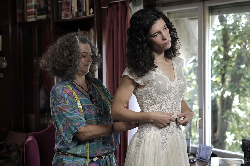 Cuéntame cómo pasó - Inés se prueba su vestido de novia