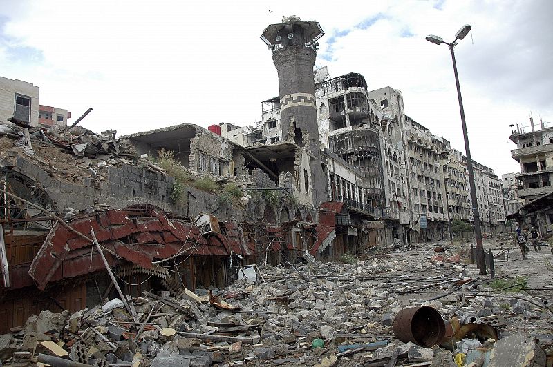 Vista general de lo que fue la entrada al mercado al aire libre de Hamidiya en el casco antiguo de la ciudad de Homs, que fue uno de los principales bastiones de la oposición siria, en mayo de 2014.