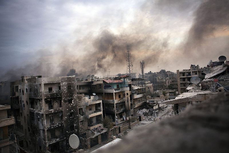 Vista de varios edificios destruidos en octubre de 2012 en el distrito de Saif al Dawle, en la ciudad de Alepo.
