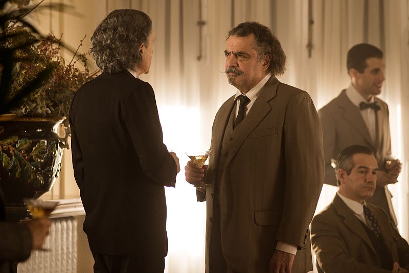 Houdini comenta con Gromek la actuación de Argamasilla