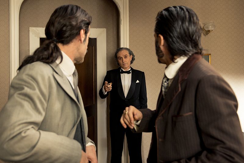 Houdini con Alonso y Pacino en la habitación