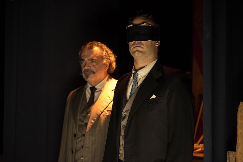 Argamasilla junto a Gromek demuestra sus poderes.