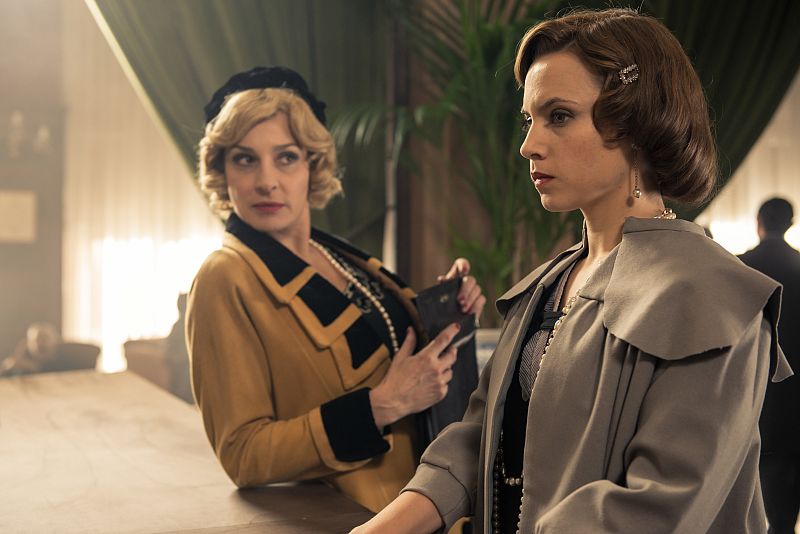 Lola Medieta con Amelia en el hotel