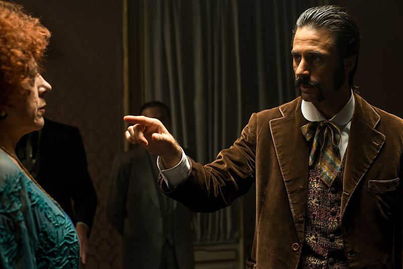 Pacino con Josefa 'La peinadora' en casa de los Argamasilla