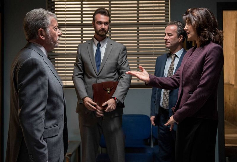  Salvador con Marisa y unos funcionarios que supervisarán la inspección de trabajo del Ministerio