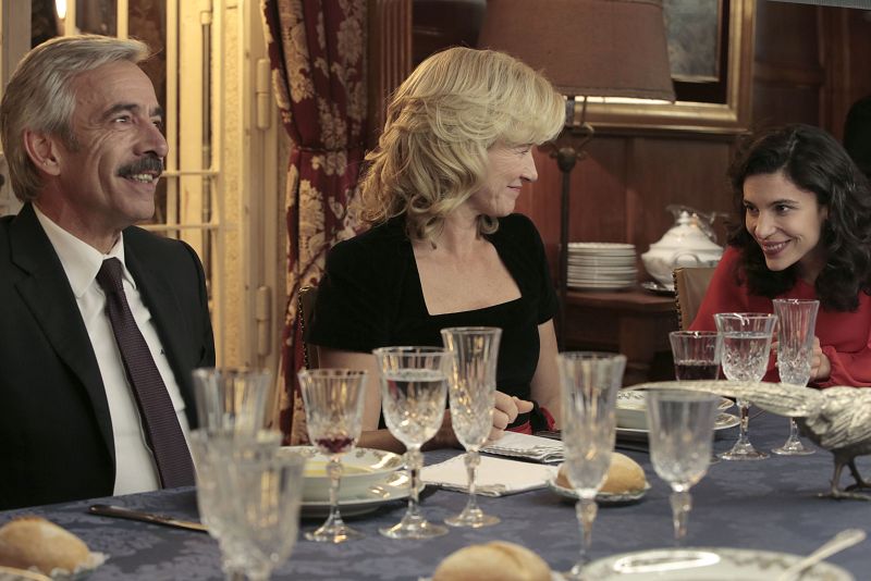 Cúentame cómo pasó - Los Alcántara, en la cena con la familia de José Ignacio