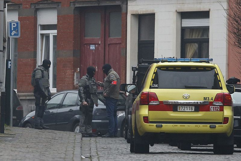 La operación antiterrorista en el distrito bruselense de Molenbeek se ha dirigida contra el principal fugado de los atentados del 13-N en París, Salah Abdeslam