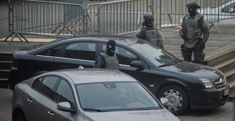 Las fuerzas de seguridad de Bélgica efectúan una nueva operación antiterrorista en Molenbeek, Bruselas, en la que ha sido detenido y herido el principal fugado de los atentados del 13-N en París, Salah Abdeslam.