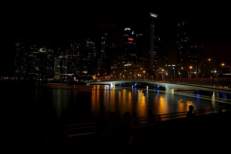 Monumentos apagados en todo el mundo por la Hora del Planeta