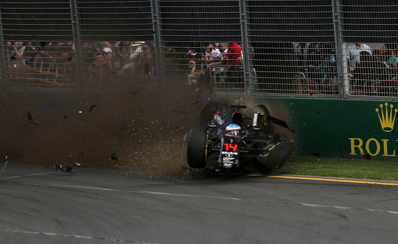 Alonso chocó contra la protección tras el accidente contra Gutiérrez.