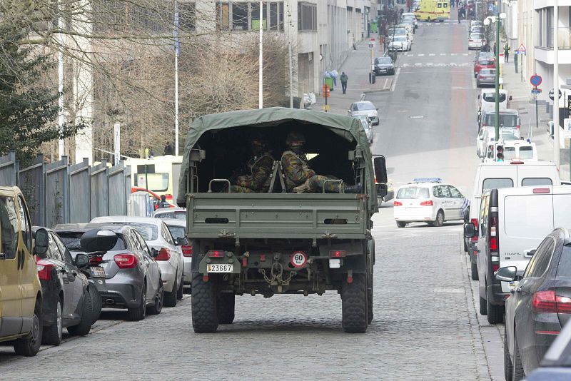El ejército toma la Rue de Loi tras la cadena de atentados que ha sacudido Bruselas