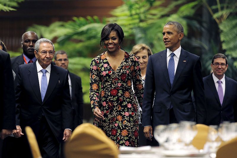 U.S. President Barack Obama and his wife Michelle arrive to attend a state dinner hosted by Cuban President Raul Castro (L), as part of Obama's three-day visit to Cuba, in Havana