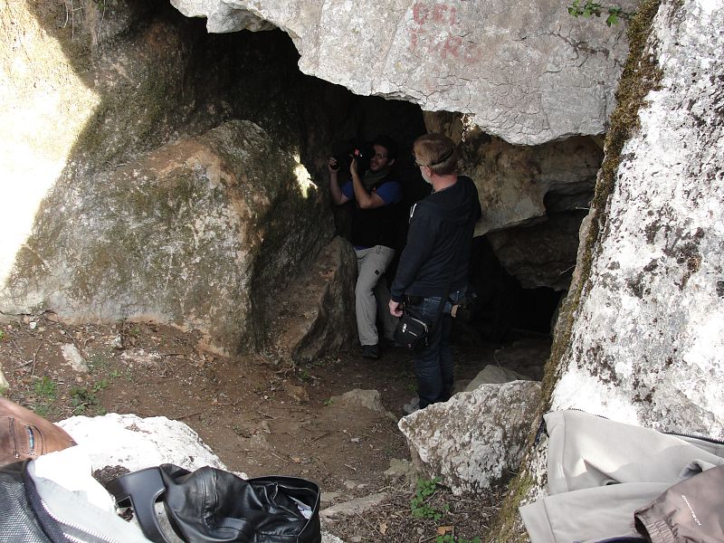 Entrada a la cueva de El Toro
