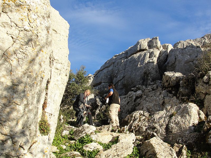 Alejandro y Juan buscando un buen emplazamiento