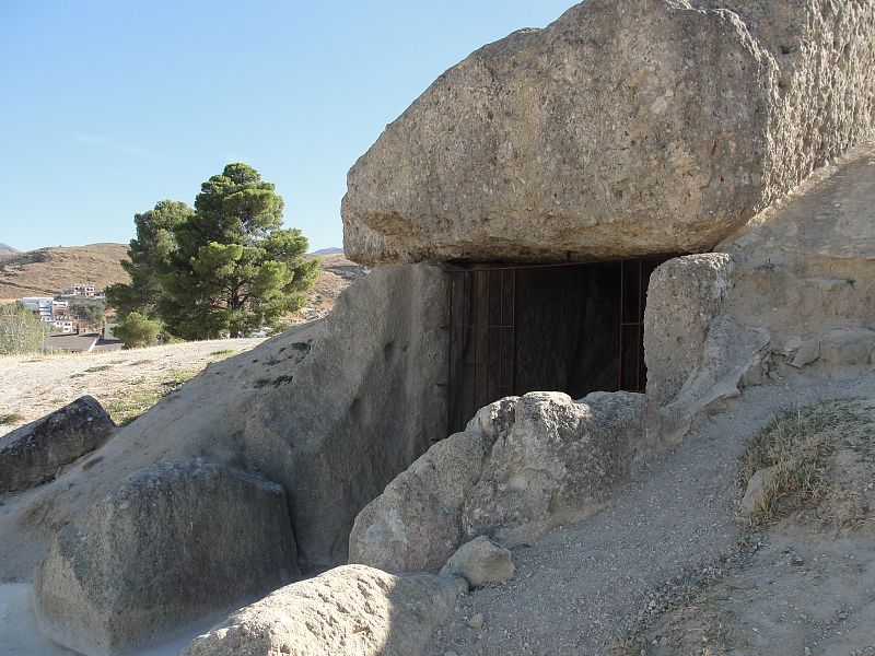 Atrio del dolmen de Menga