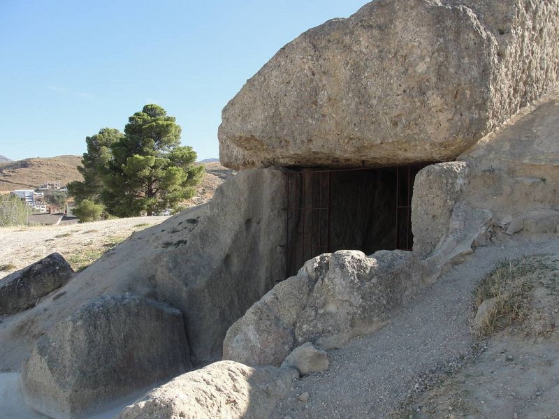 Atrio del dolmen de Menga