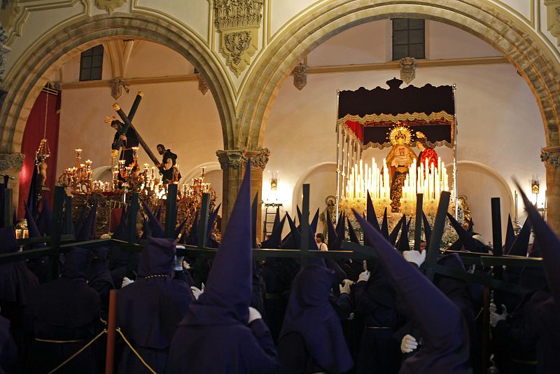 Penitentes de la hermandad de Jesus Nazareno en la localidad malagueña de Ronda