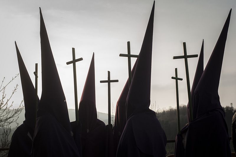 Un grupo de cofrades en la localidad guipuzcoana de Segura