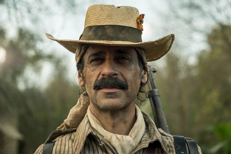 Alonso va a la Filipinas de 1809 para ayudar a Julin a salir de all