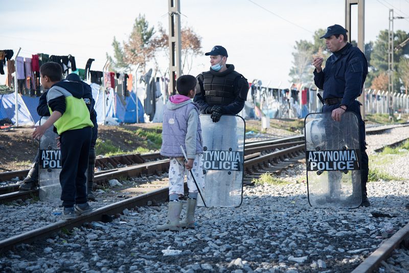 Incertidumbre en Idomeni, tras salir de Siria, recorrer cientos de kilómetros y cruzar el Mediterráneo.